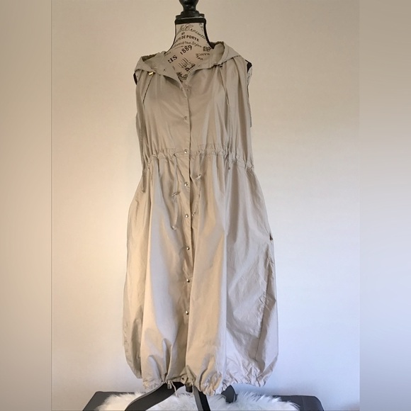 Sarah Pacini Beige Vest - Picture 1 of 6